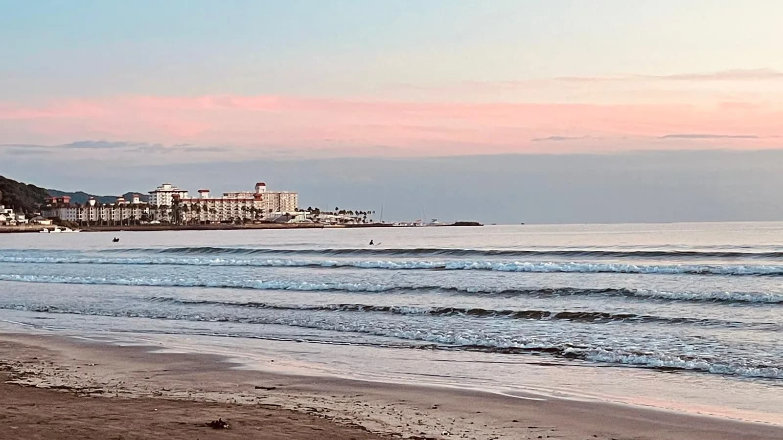 coucher de soleil sur la plage de Yuigahama