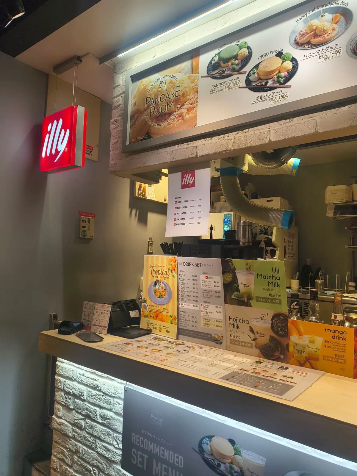 Kyoto Tower Sando Food Hall