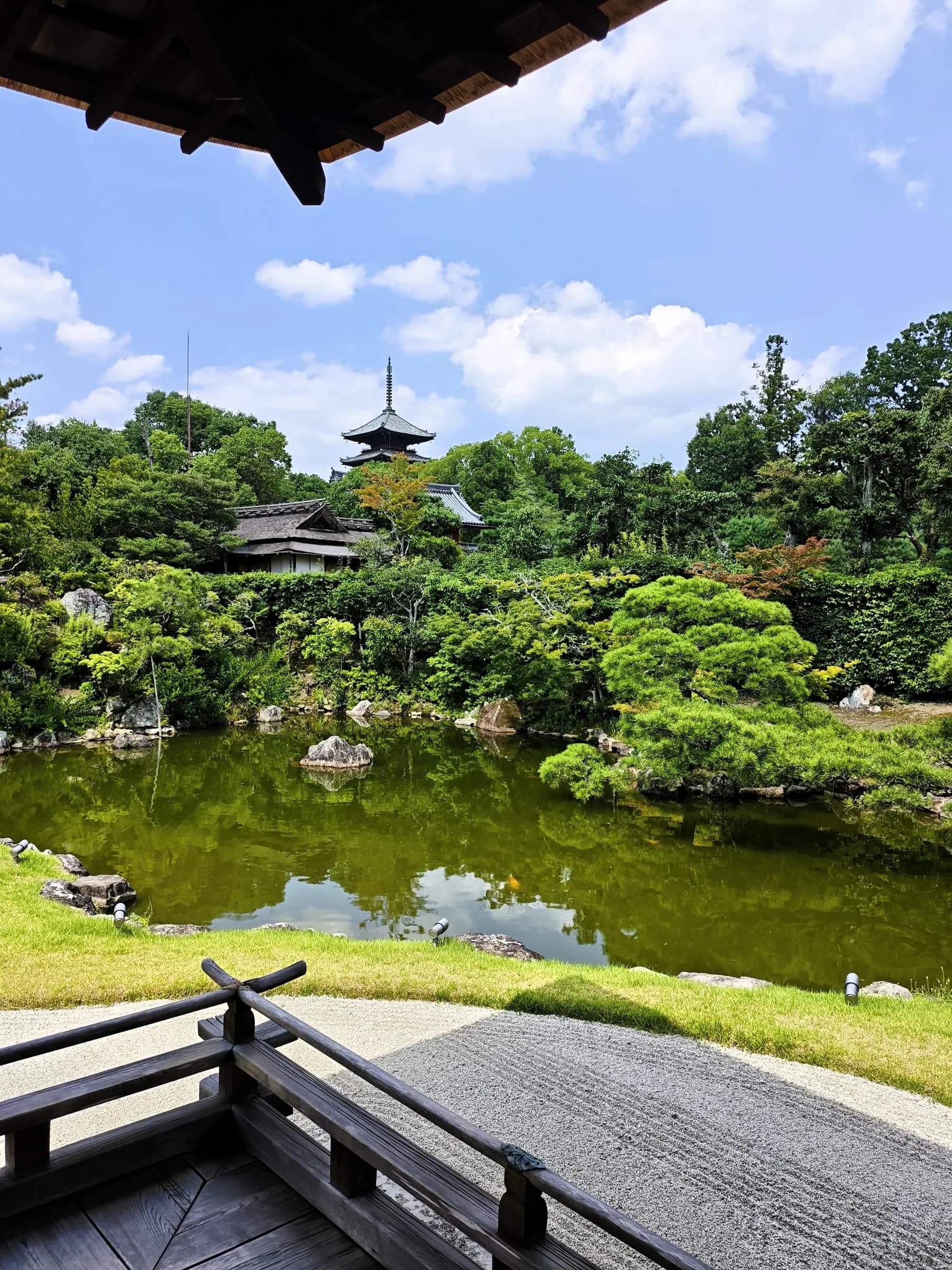 Ouest de Kyoto à vélo : Ninna-ji, panorama de Narabigaoka et rue des yokai