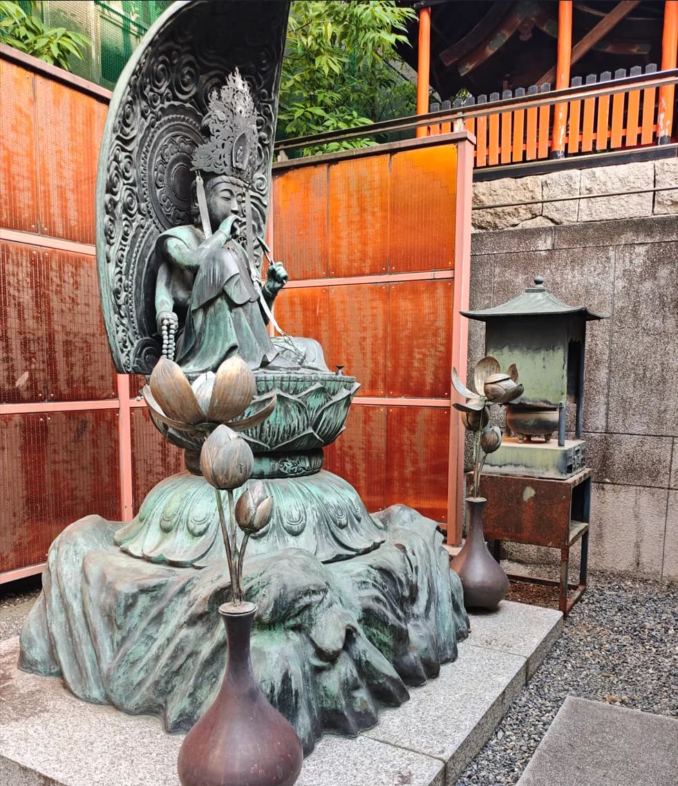 From Nishiki Market to Gion: Local Flavours, Temples and Geisha Lanes