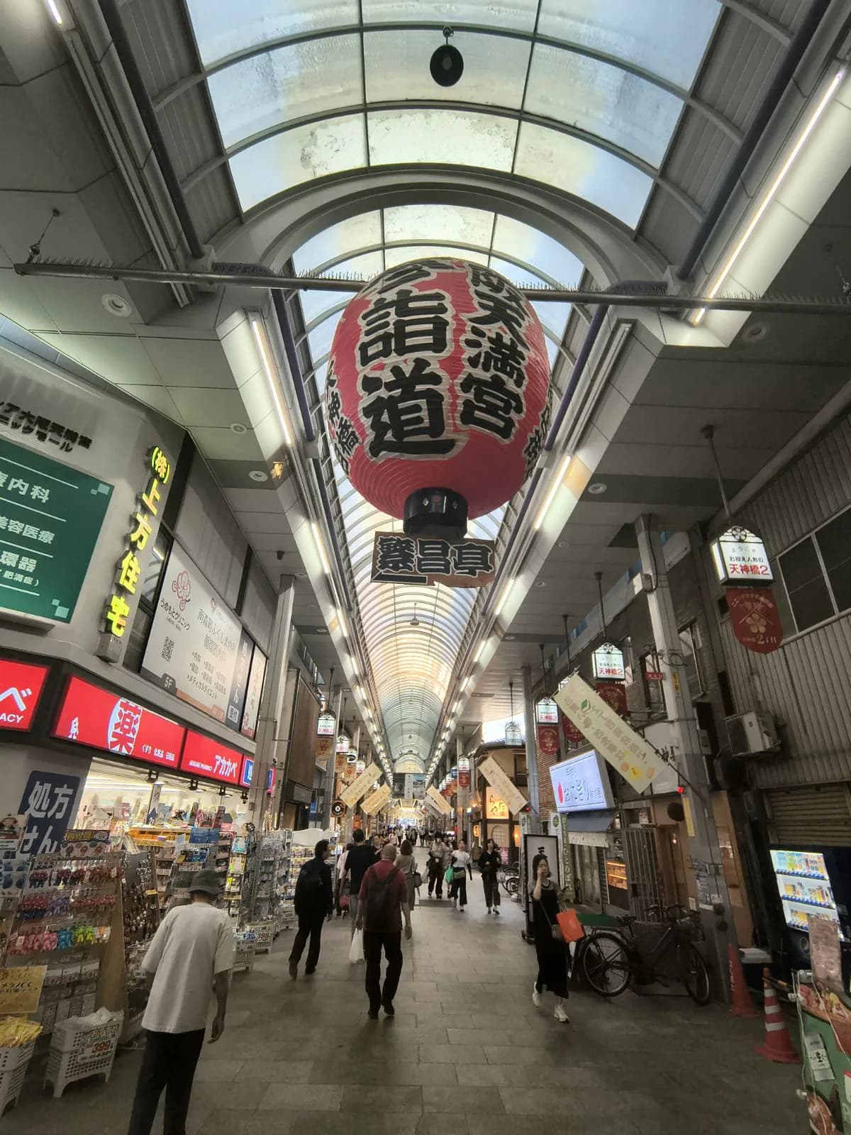 Ruelles retro et arcade commercante