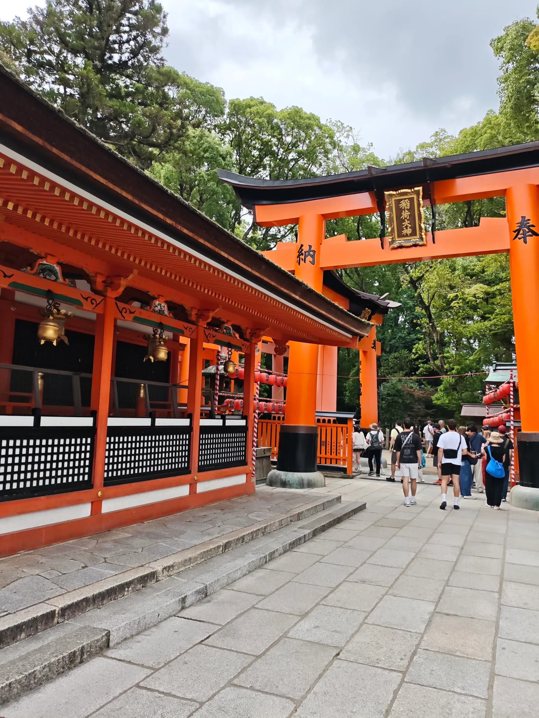 Fushimi Inari Walking Tour: 1,000 Torii, a Samurai Castle & Sake Breweries