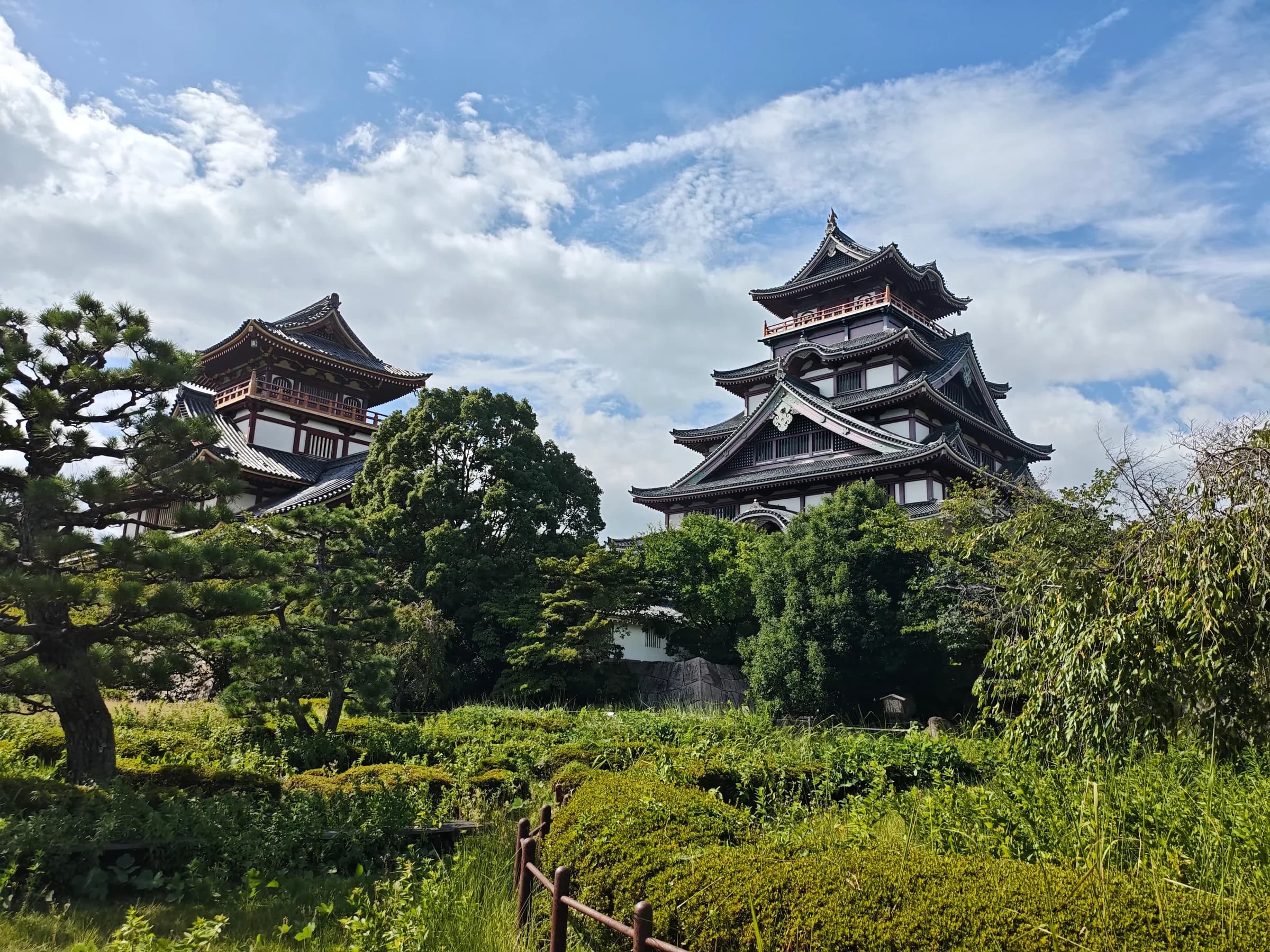 Fushimi Inari Walking Tour: 1,000 Torii, a Samurai Castle & Sake Breweries