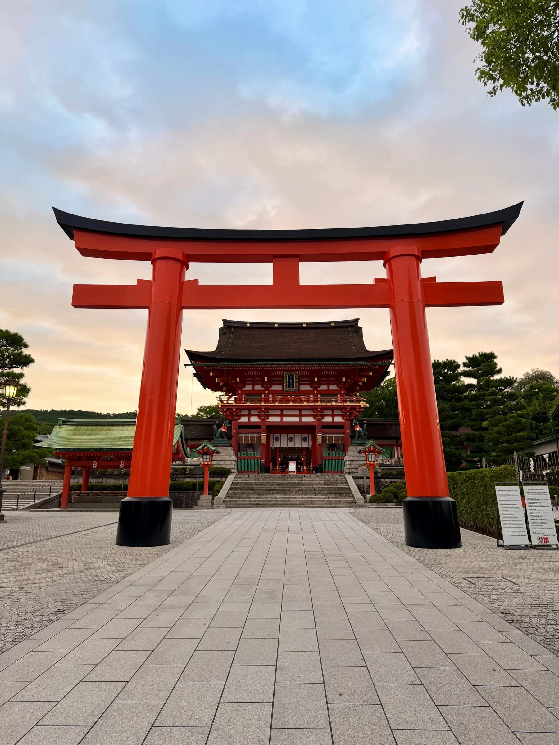 Fushimi Inari Walking Tour: 1,000 Torii, a Samurai Castle & Sake Breweries