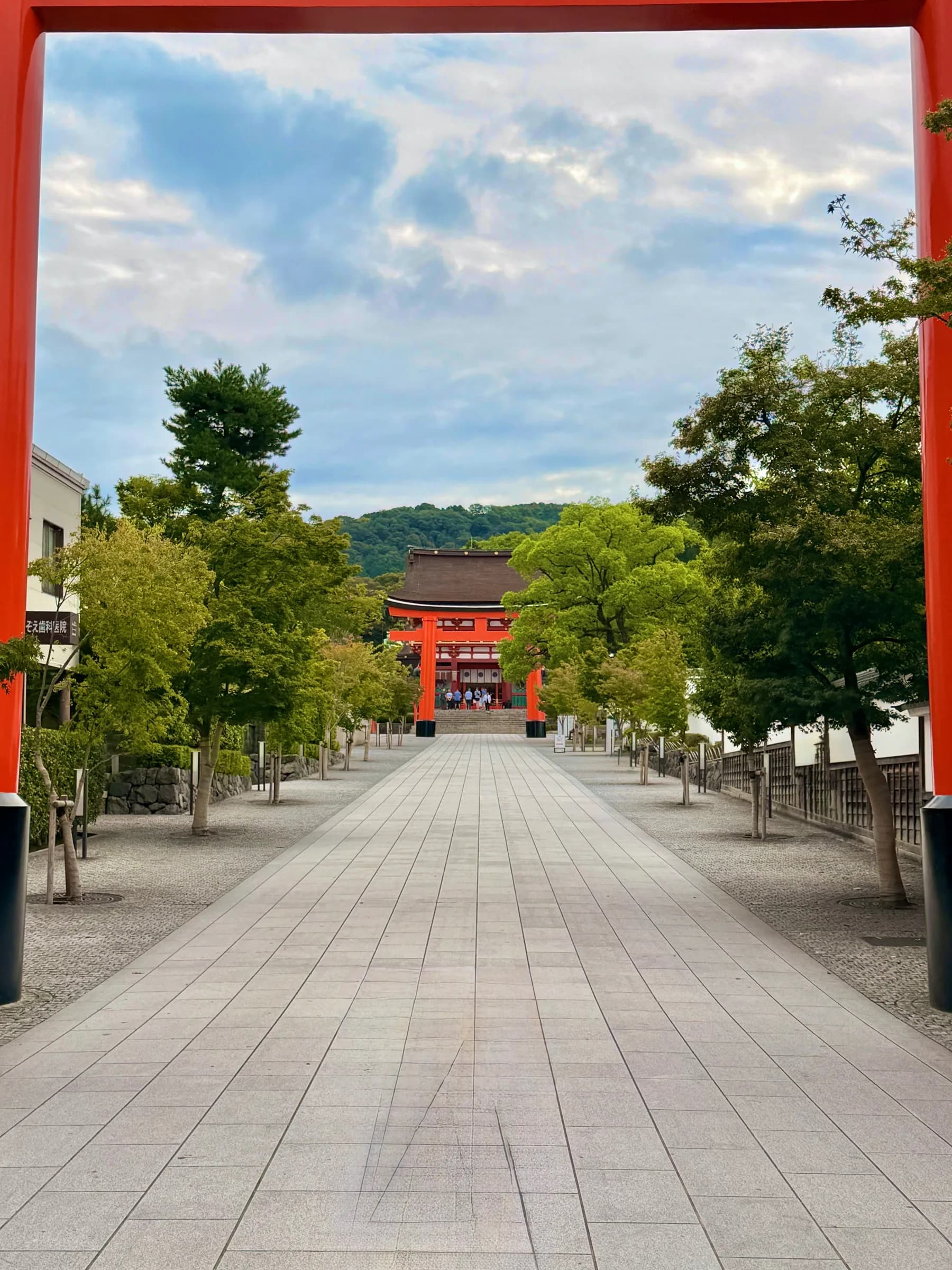 Fushimi Inari Walking Tour: 1,000 Torii, a Samurai Castle & Sake Breweries