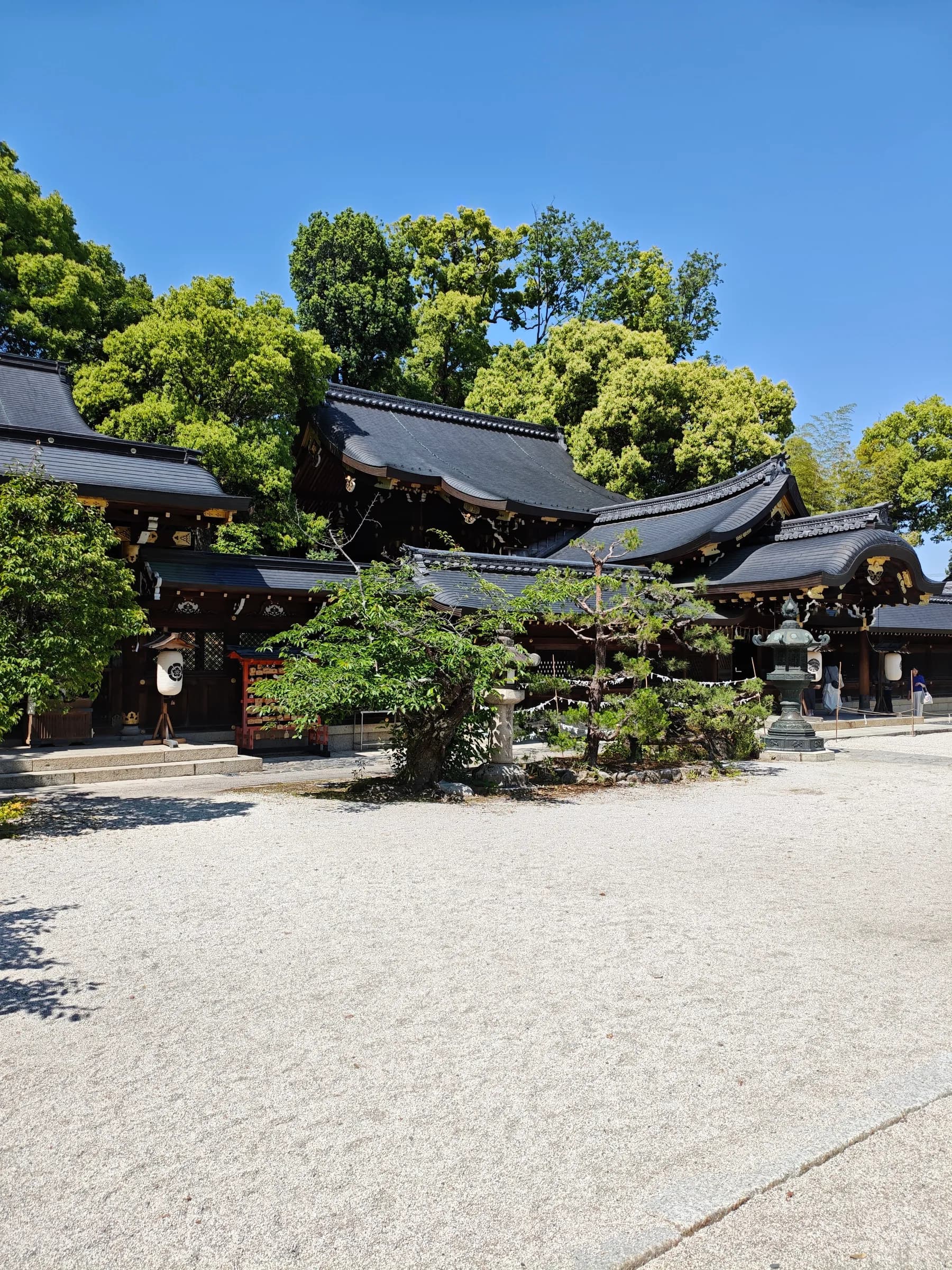 Pavillon d'or à vélo : berges de la Kamo, jardins zen et mochi grillés