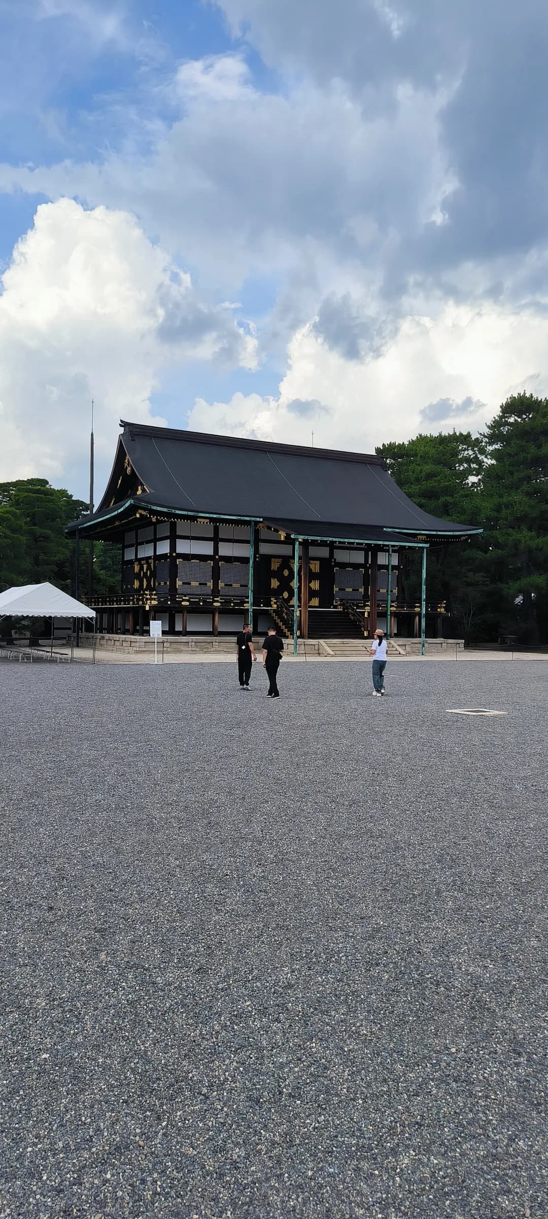 Pavillon d'or à vélo : berges de la Kamo, jardins zen et mochi grillés