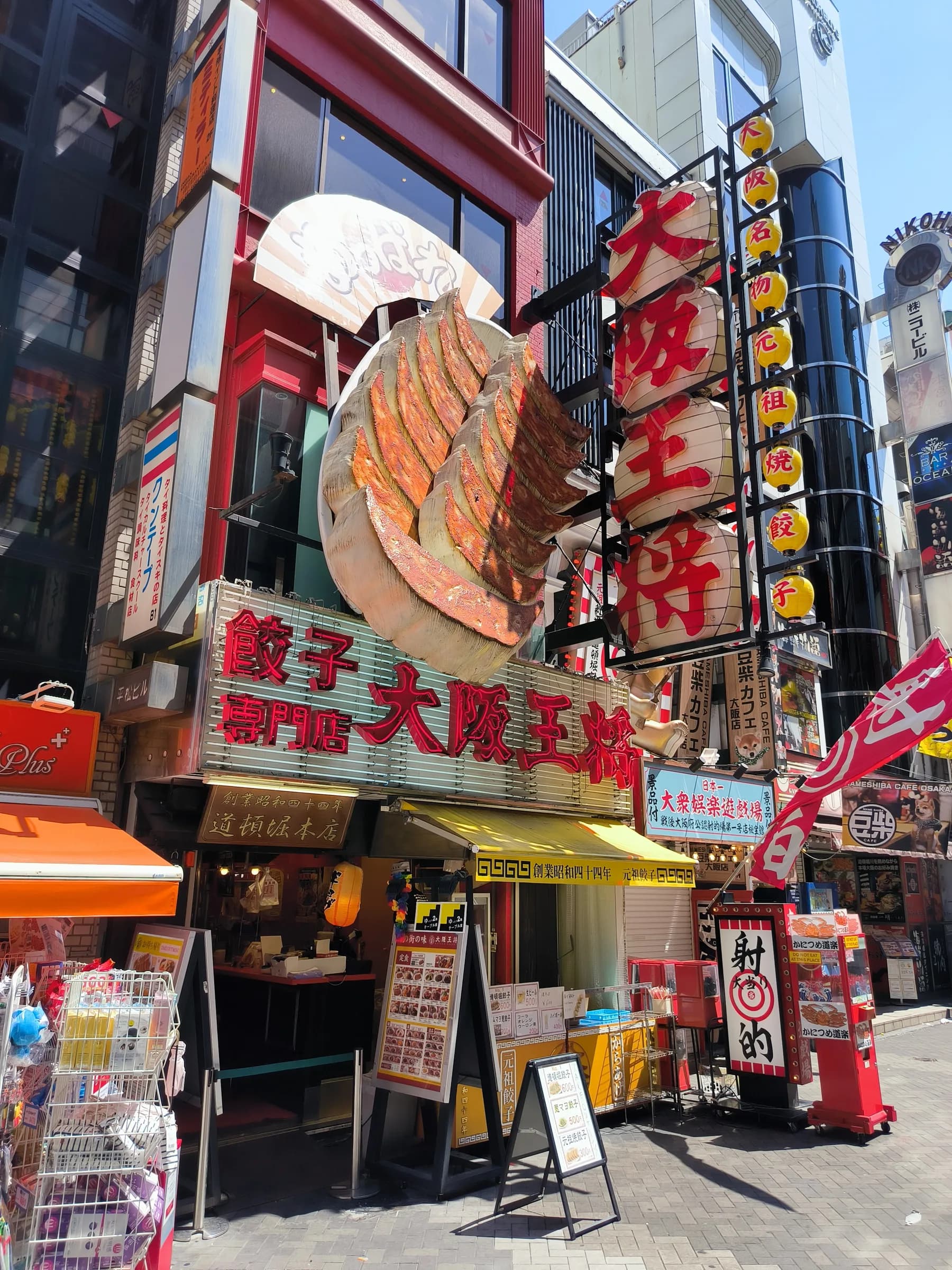 Osaka Day Trip: From Toyotomi Castle to Retro Shinsekai