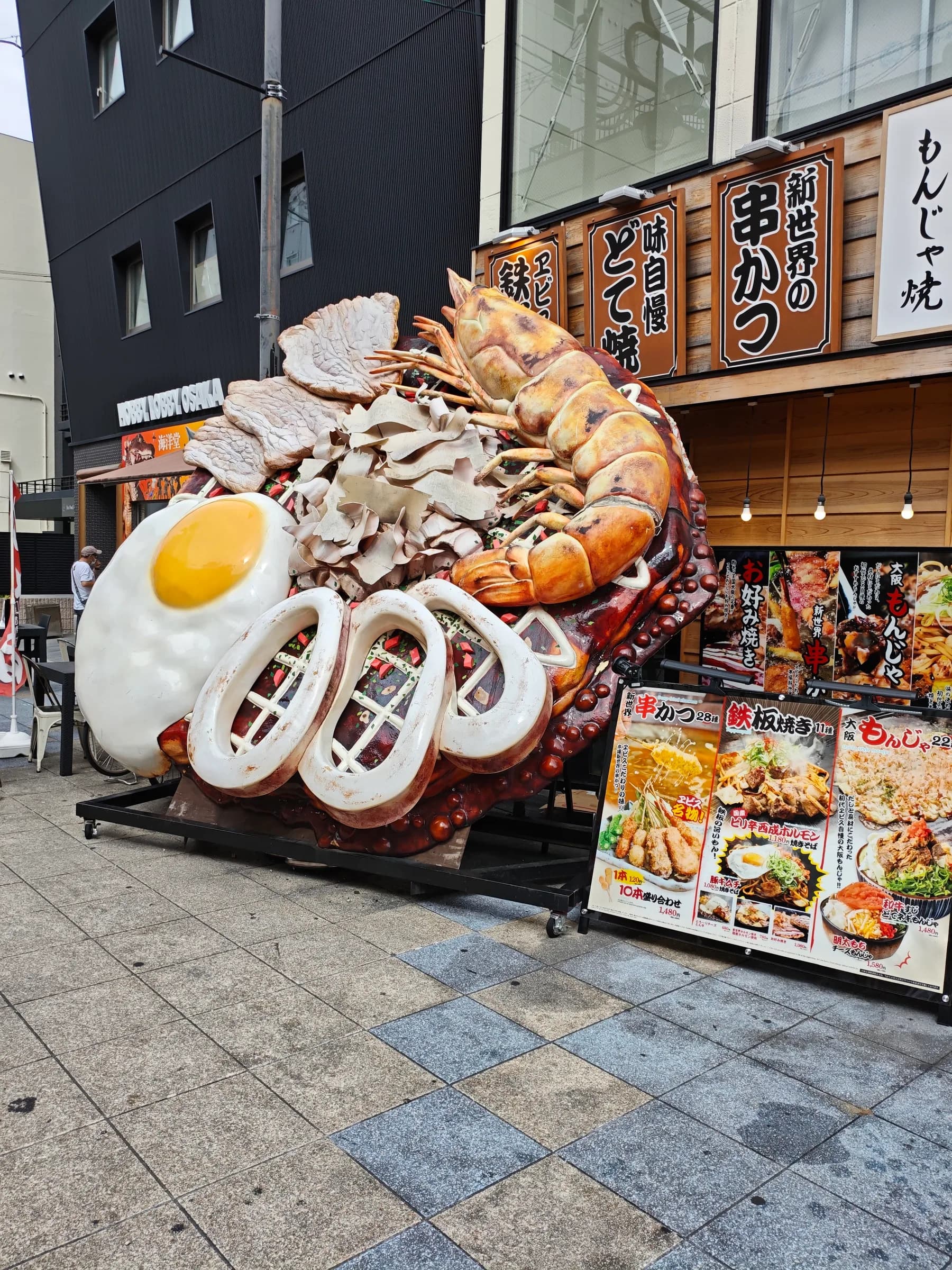 Osaka Day Trip: From Toyotomi Castle to Retro Shinsekai