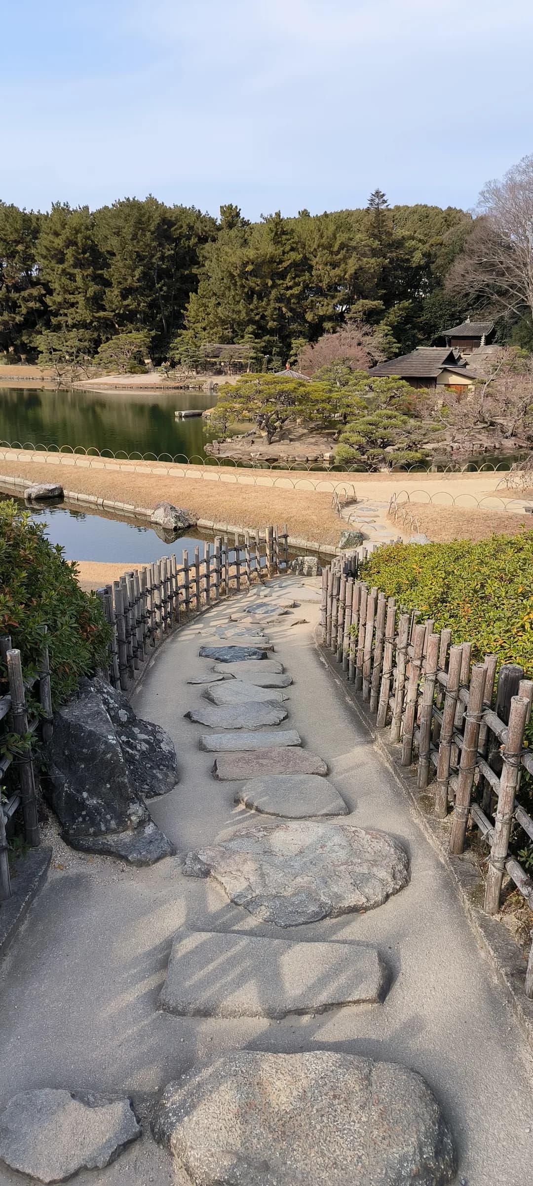 Okayama et Kurashiki à pied : grand jardin, château noir et canal en barque