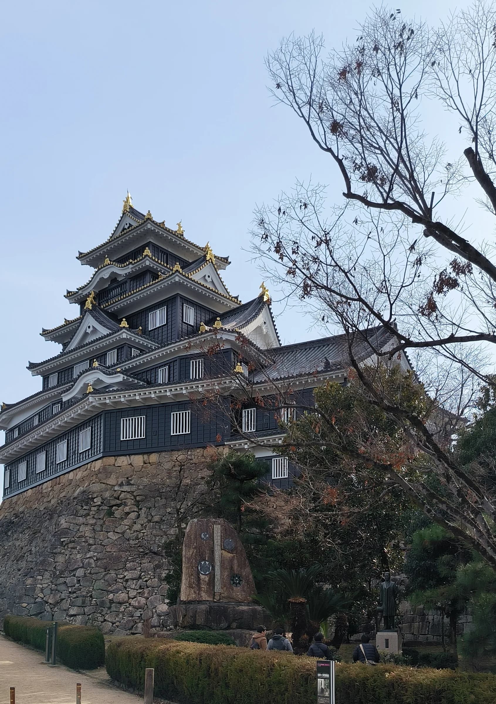 Okayama et Kurashiki à pied : grand jardin, château noir et canal en barque