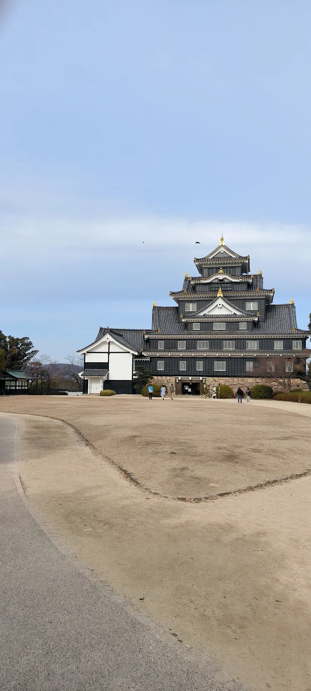 Okayama et Kurashiki à pied : grand jardin, château noir et canal en barque