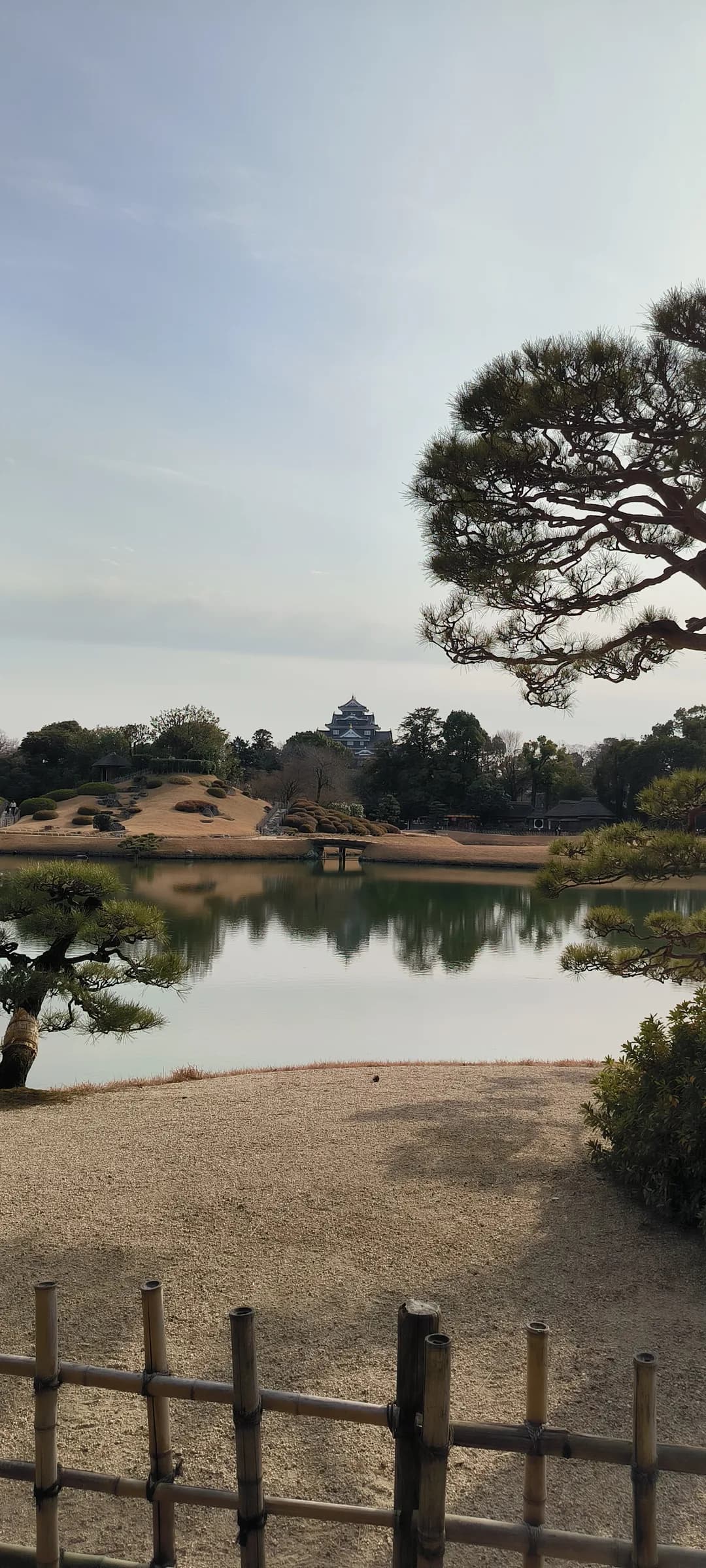 Okayama et Kurashiki à pied : grand jardin, château noir et canal en barque